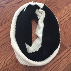 Black and White Infinite Scarf
